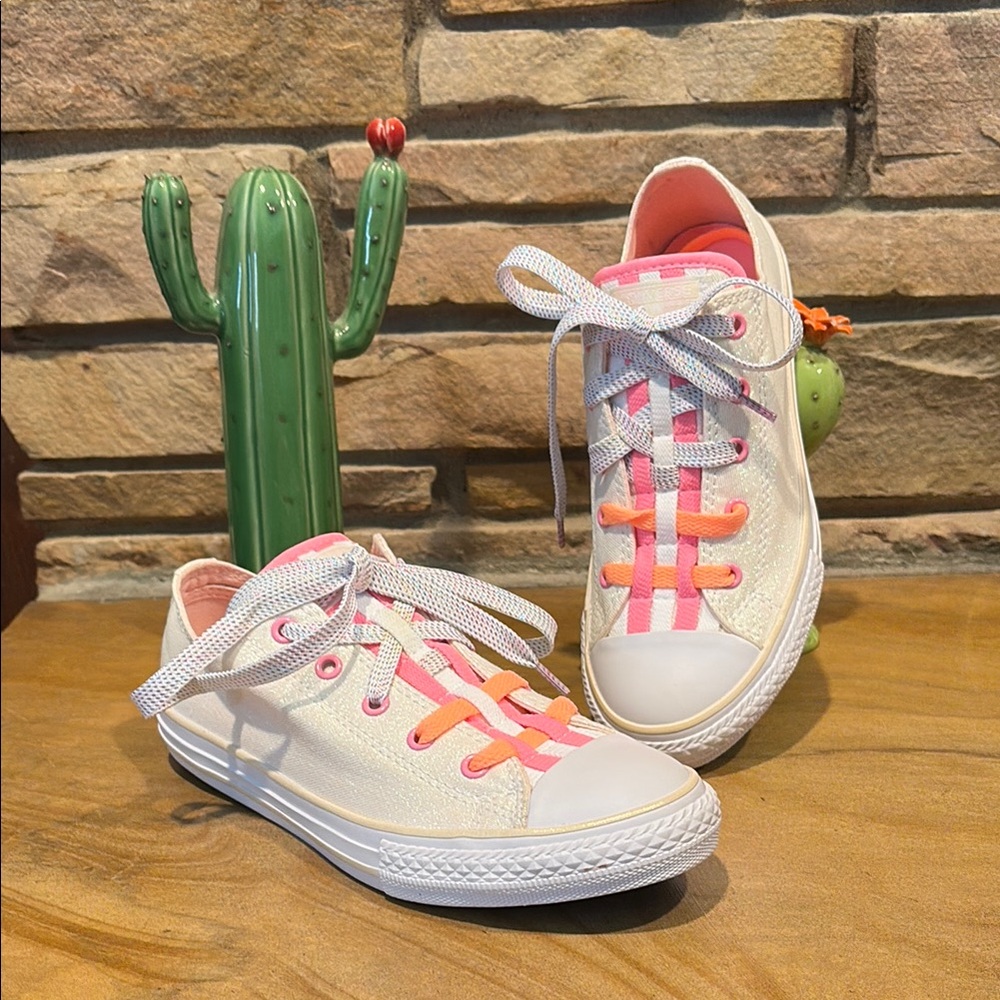 MOVING SALE: NWT’s Converse CTAS Loopholes OX Sneakers 👟!